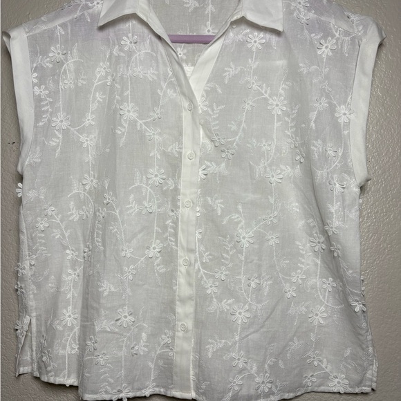 Beautiful Adrianna Papell White 3D Floral Embroidered Boxy Cap Sleeve Blouse. M - Picture 2 of 16